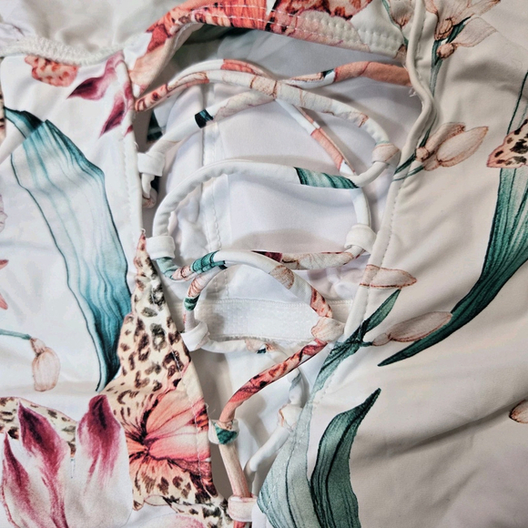 La Blanca Floral Ruffle Off Shoulder One Piece Swimsuit White Size 6 NWT Beach - Picture 5 of 11